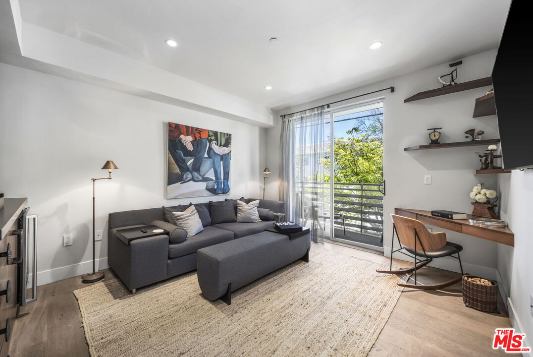 900 S Westgate Ave Unit: 201