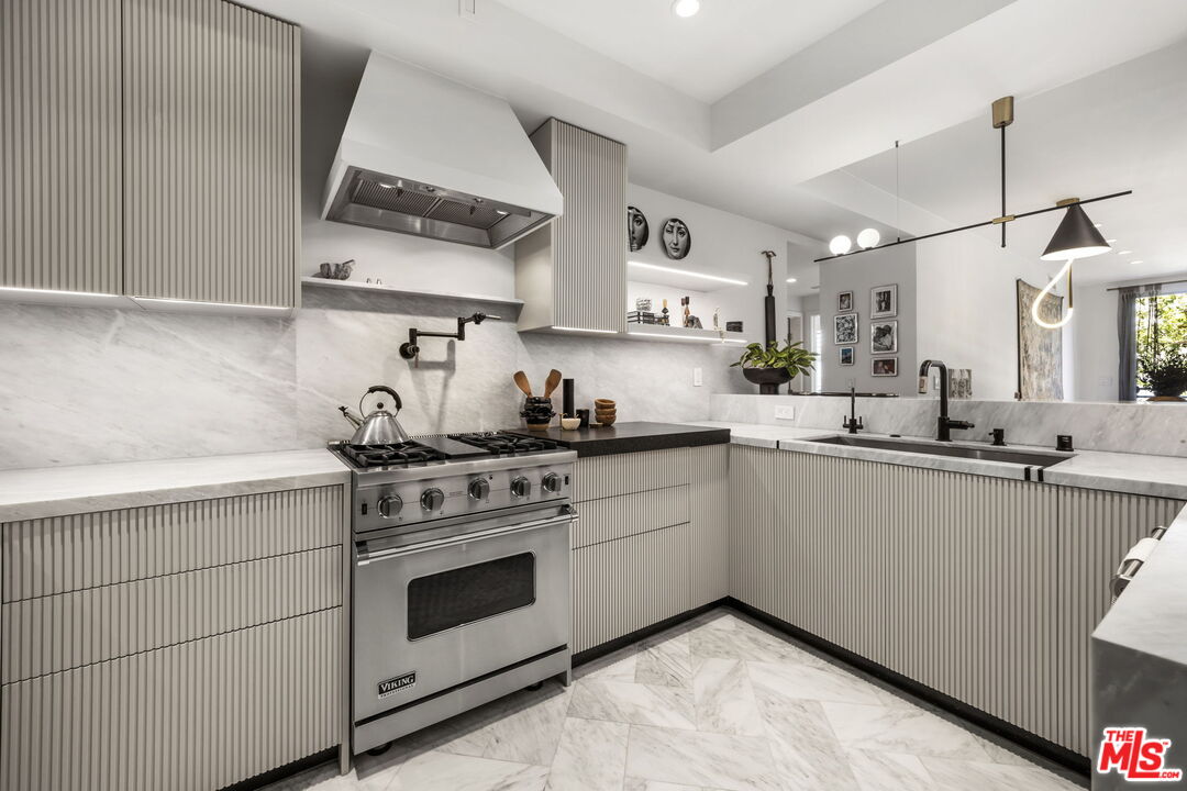 900 S Westgate Ave Unit: 201