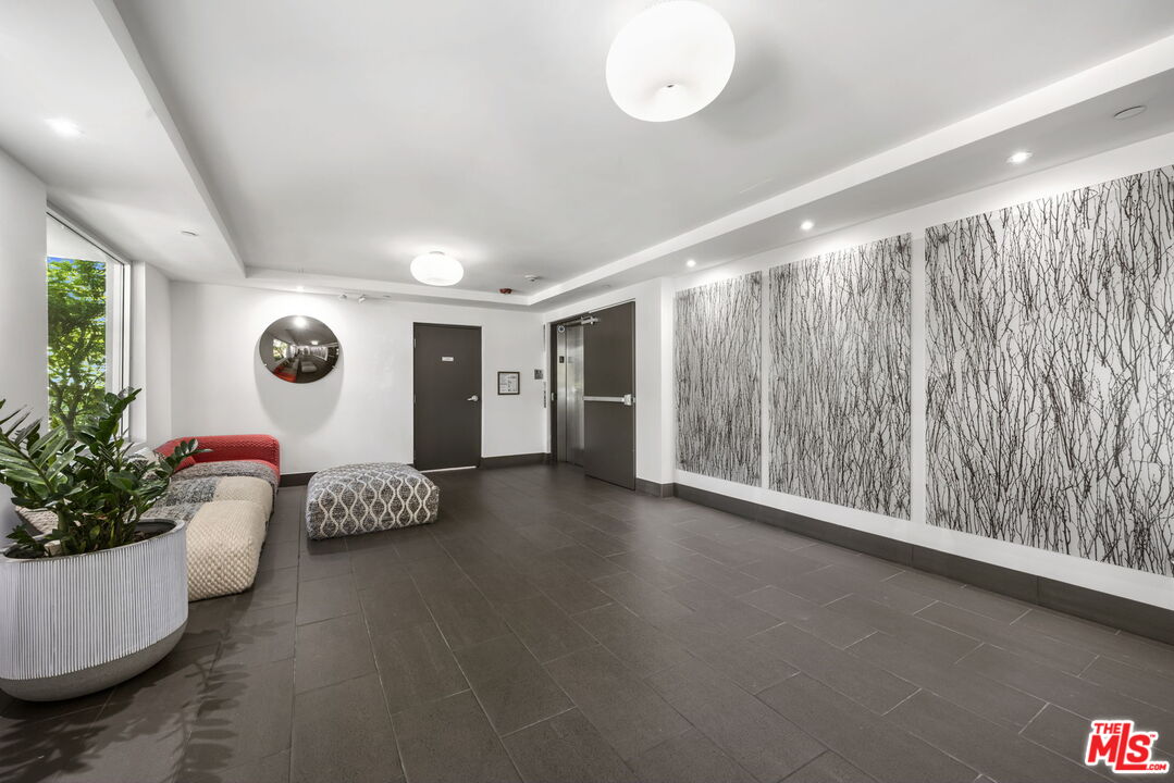 900 S Westgate Ave Unit: 201
