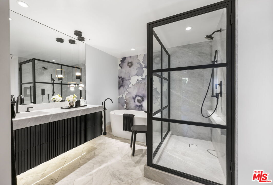 900 S Westgate Ave Unit: 201