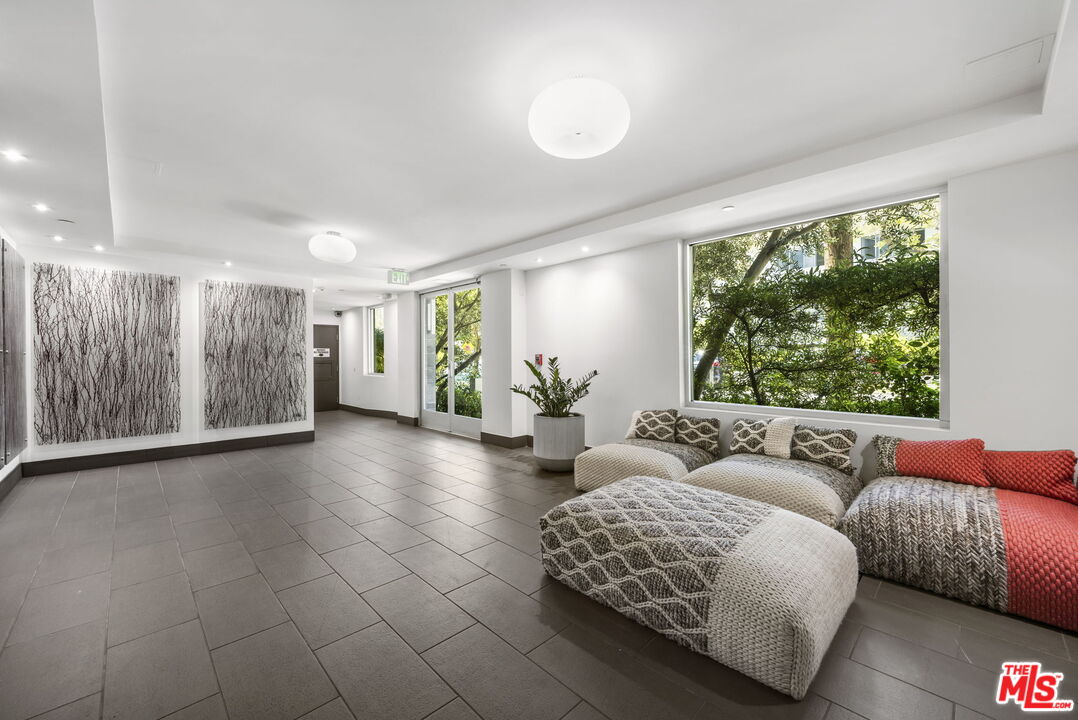 900 S Westgate Ave Unit: 201