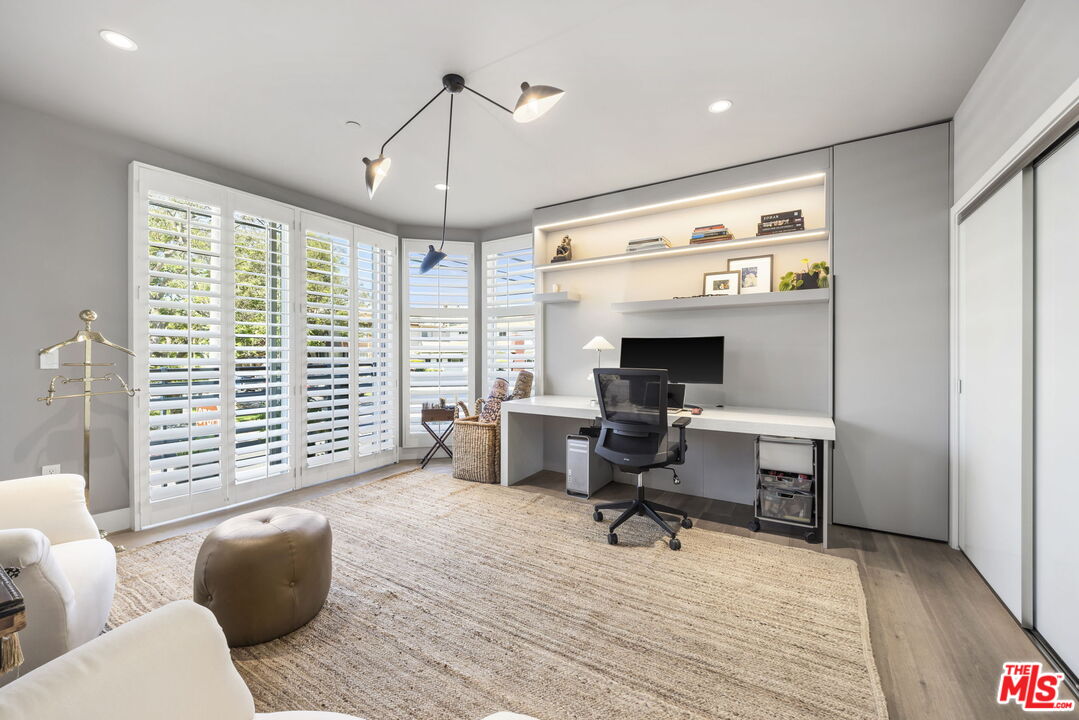 900 S Westgate Ave Unit: 201