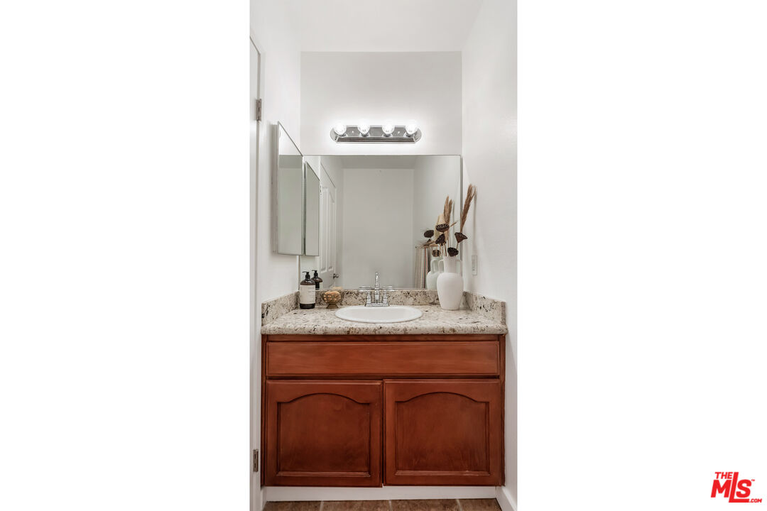 11536 Burbank Blvd Unit: 103