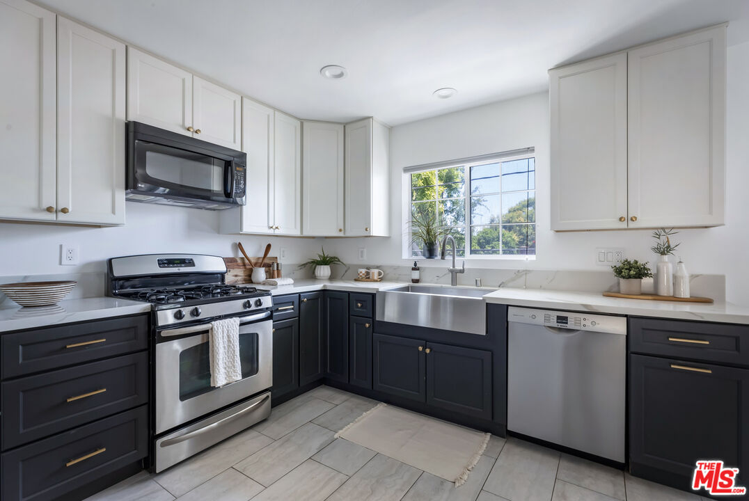 11536 Burbank Blvd Unit: 103