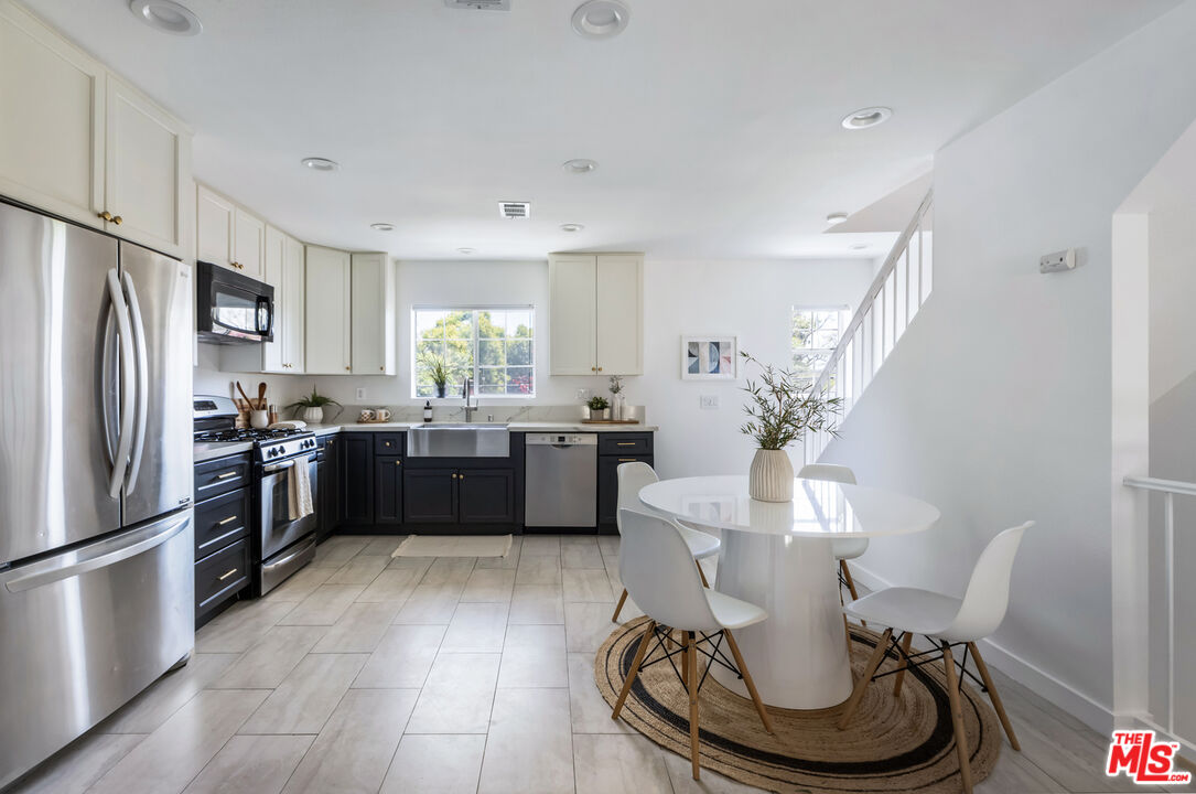 11536 Burbank Blvd Unit: 103