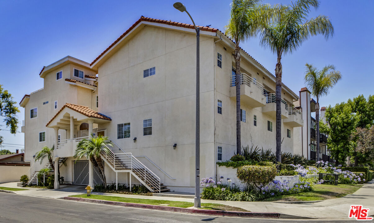 11536 Burbank Blvd Unit: 103