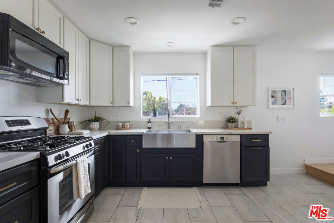 11536 Burbank Blvd Unit: 103