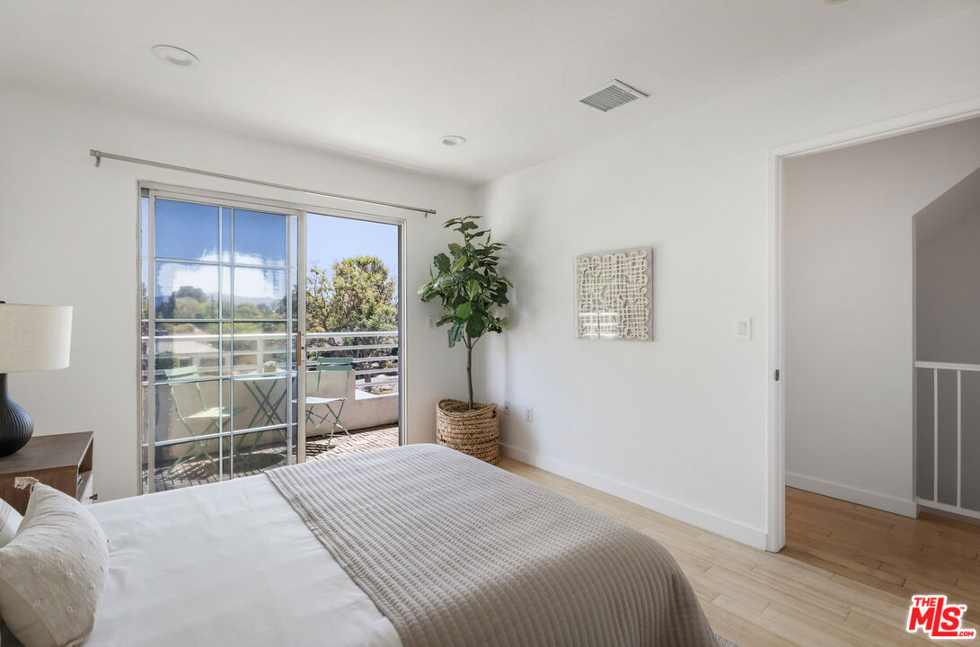 11536 Burbank Blvd Unit: 103