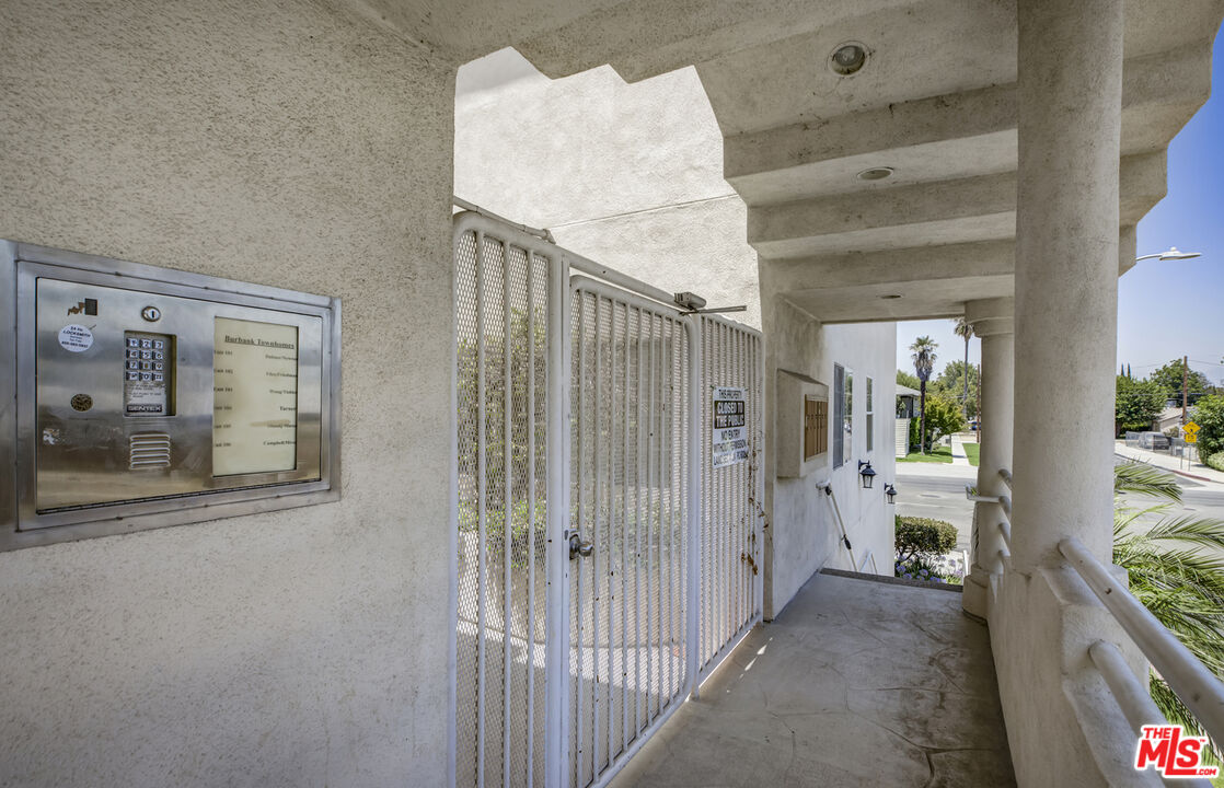 11536 Burbank Blvd Unit: 103