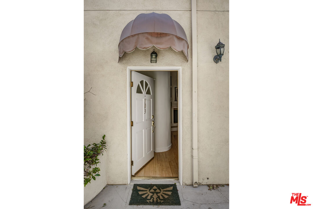 11536 Burbank Blvd Unit: 103