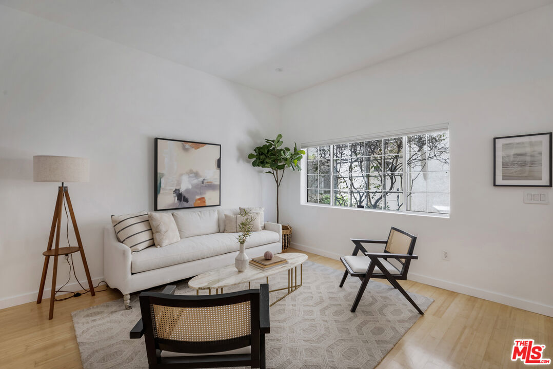 11536 Burbank Blvd Unit: 103