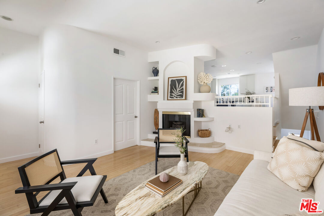 11536 Burbank Blvd Unit: 103