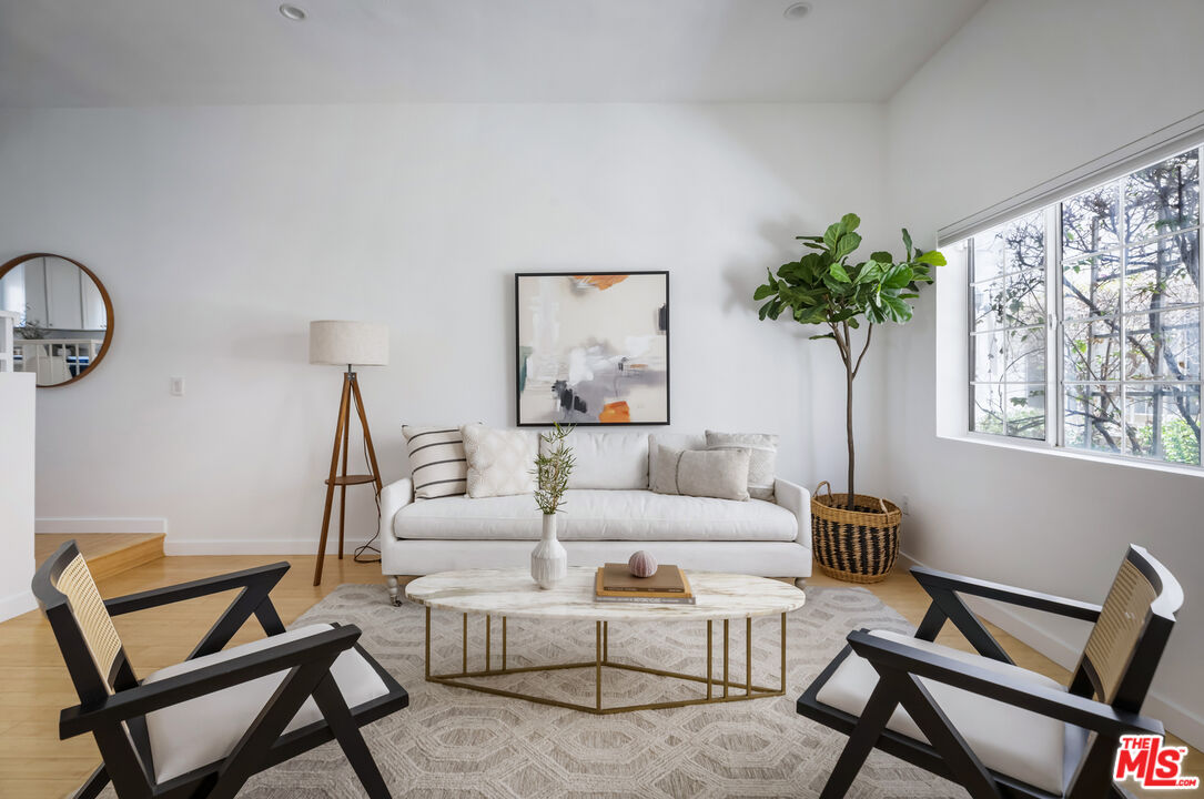 11536 Burbank Blvd Unit: 103