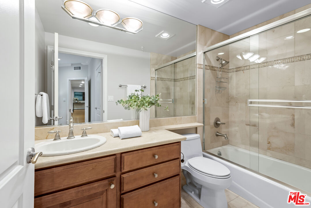 1551 Manning Ave Unit: 101