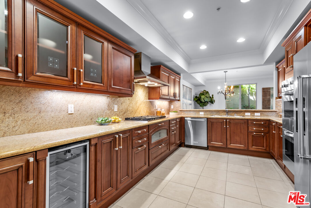 1551 Manning Ave Unit: 101