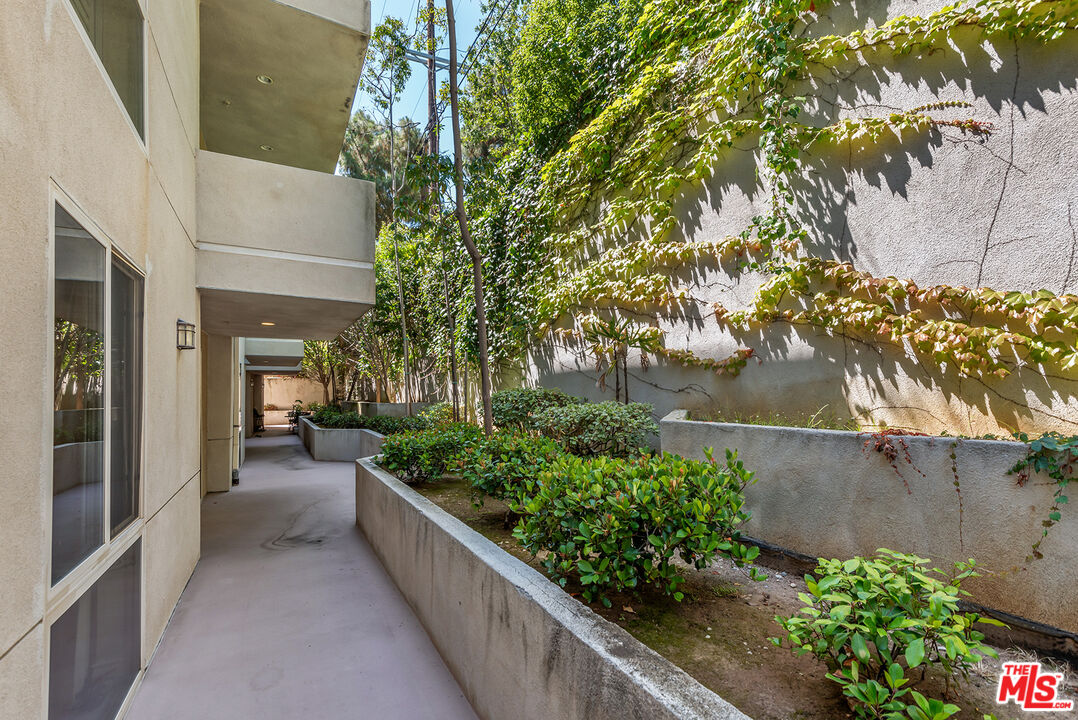 1551 Manning Ave Unit: 101