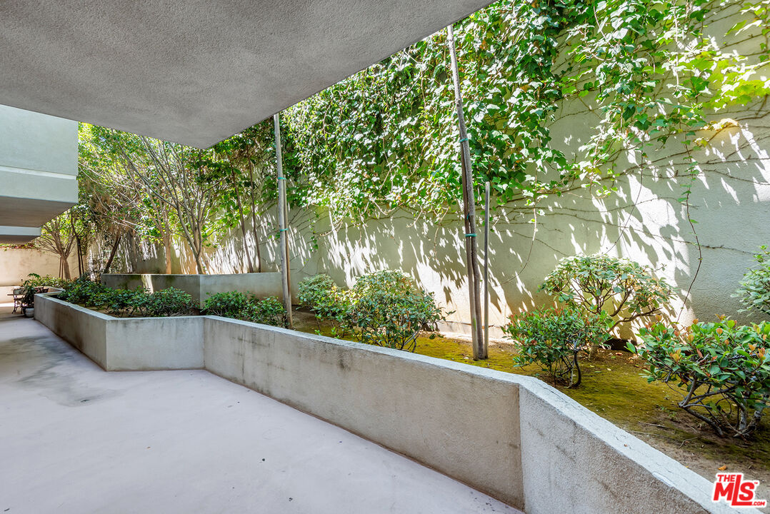 1551 Manning Ave Unit: 101