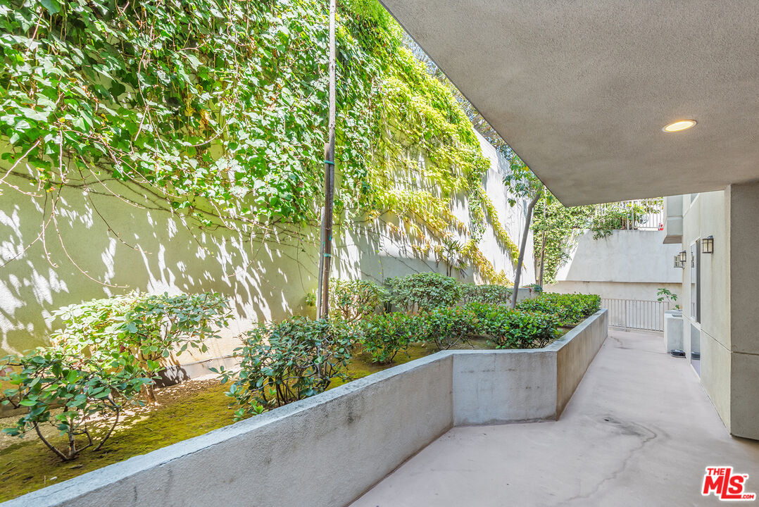 1551 Manning Ave Unit: 101