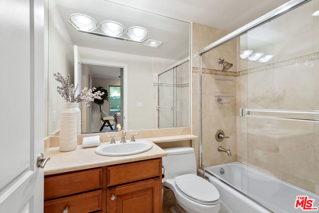 1551 Manning Ave Unit: 101