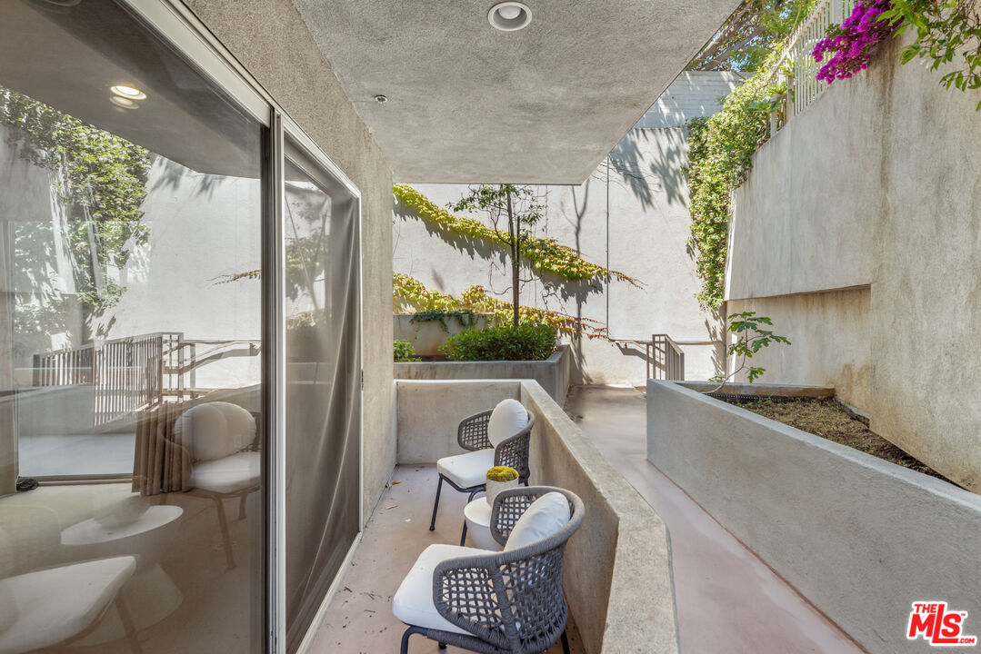 1551 Manning Ave Unit: 101