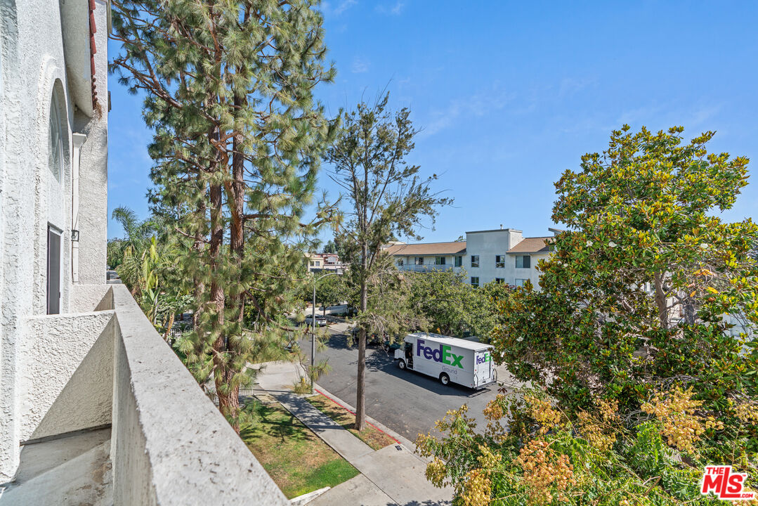 3743 S Canfield Ave Unit: 303