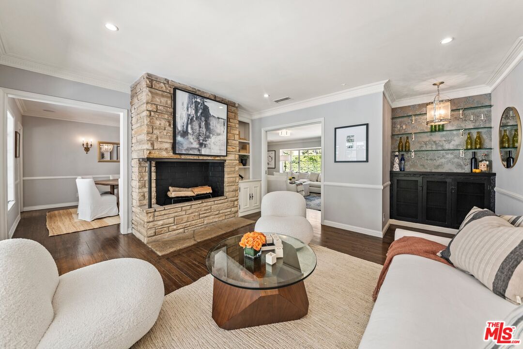 2107 Coldwater Canyon Dr