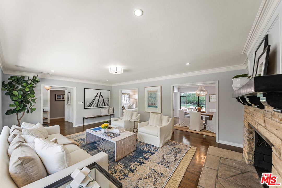 2107 Coldwater Canyon Dr