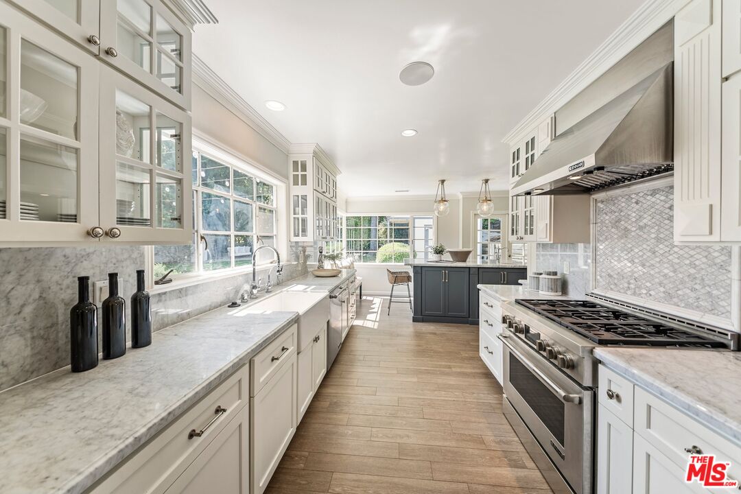 2107 Coldwater Canyon Dr