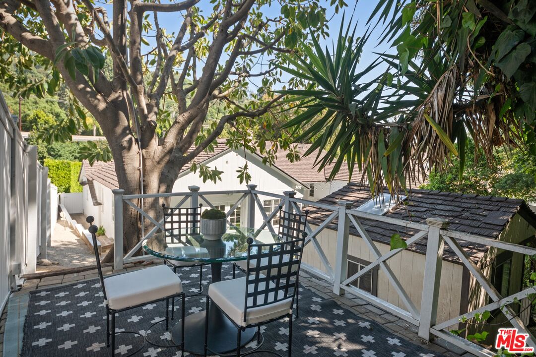 2107 Coldwater Canyon Dr