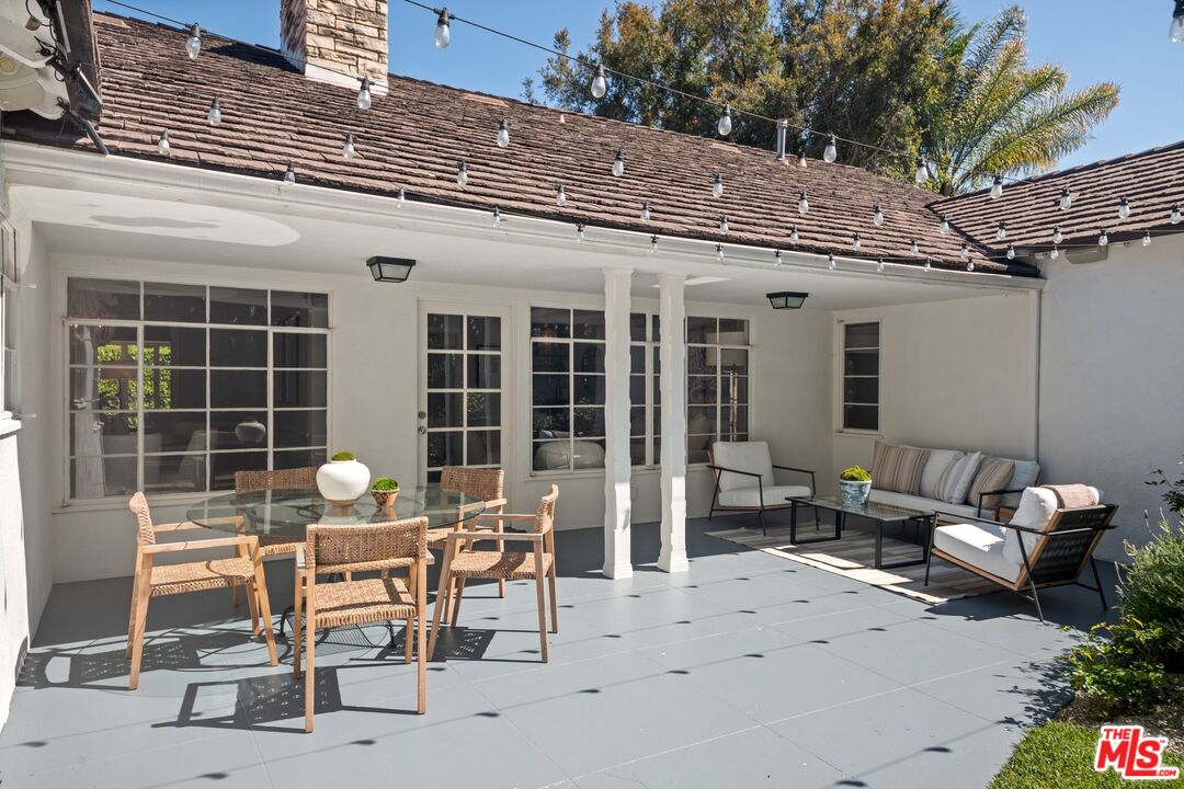 2107 Coldwater Canyon Dr