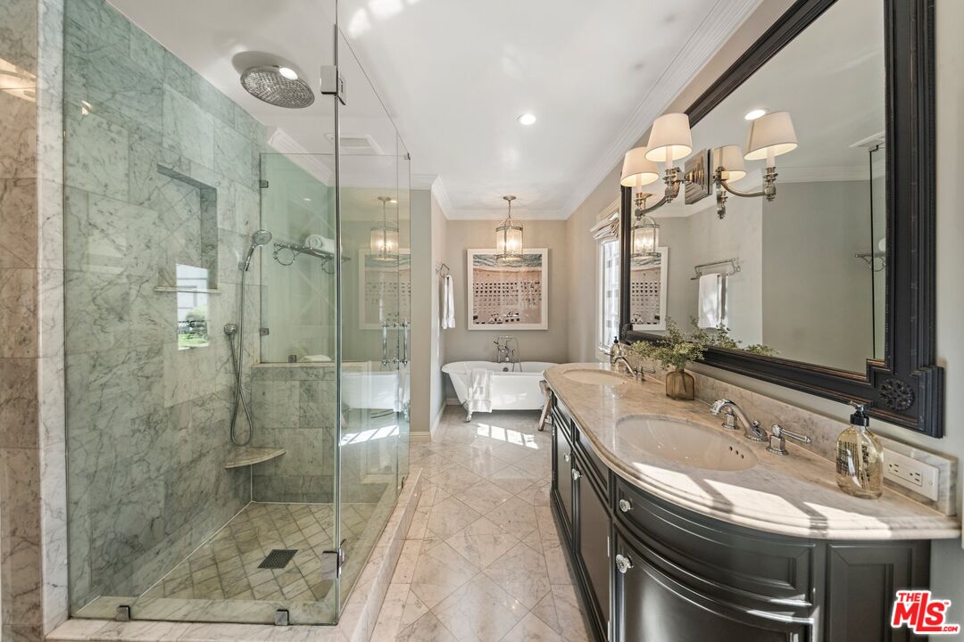 2107 Coldwater Canyon Dr