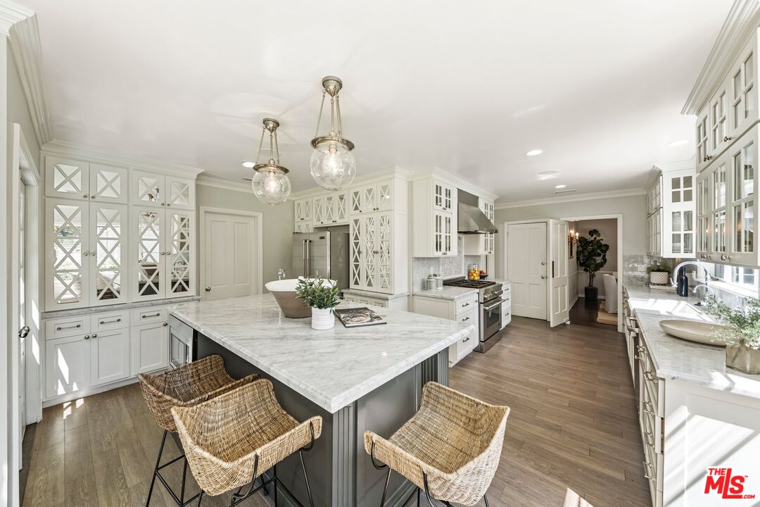 2107 Coldwater Canyon Dr