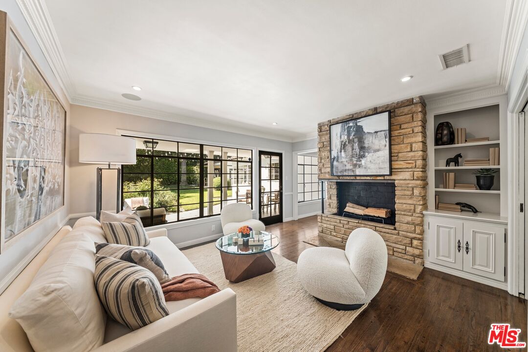 2107 Coldwater Canyon Dr