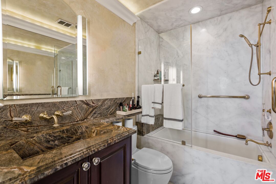 865 Comstock Ave Unit: PHD