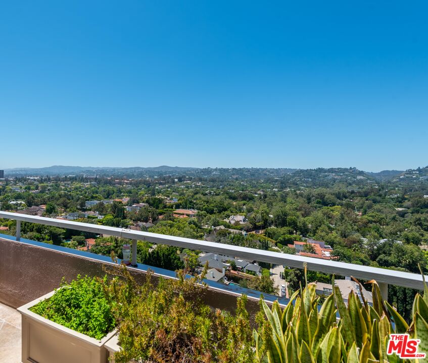 865 Comstock Ave Unit: PHD