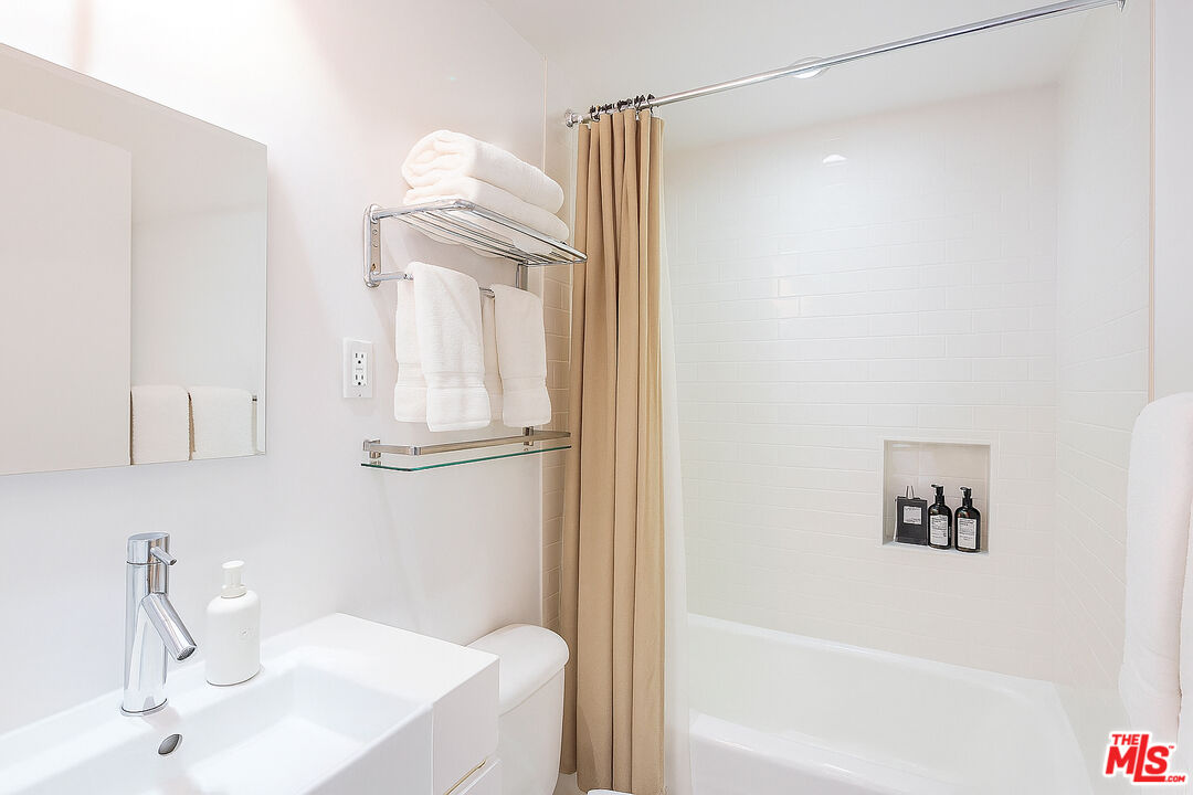 865 Comstock Ave Unit: PHD