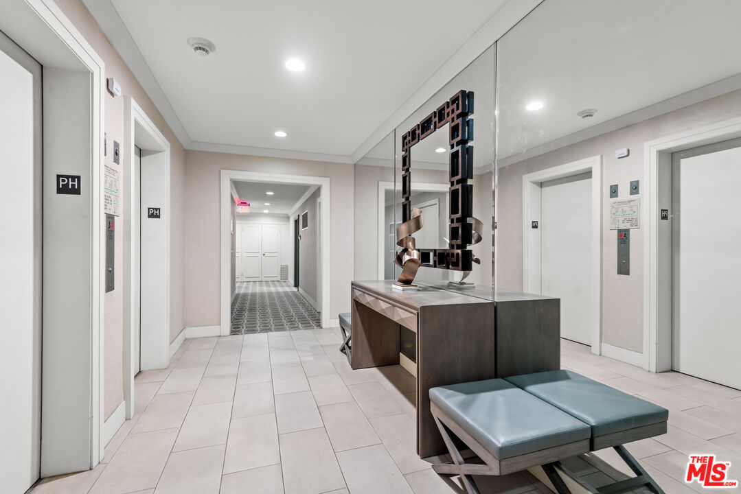 865 Comstock Ave Unit: PHD