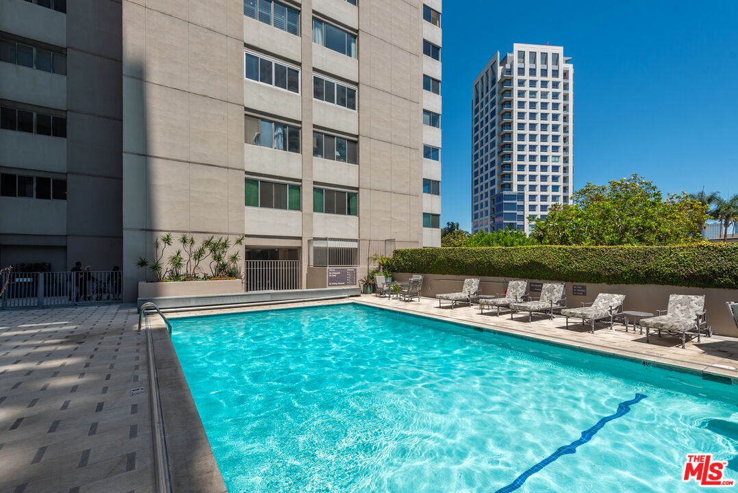 865 Comstock Ave Unit: PHD