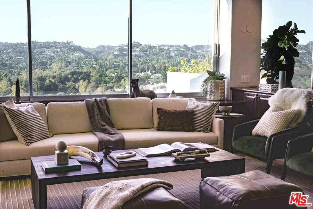 865 Comstock Ave Unit: PHD