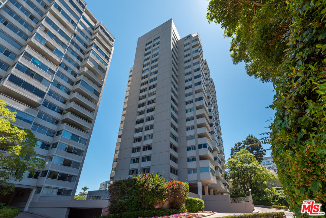 865 Comstock Ave Unit: PHD