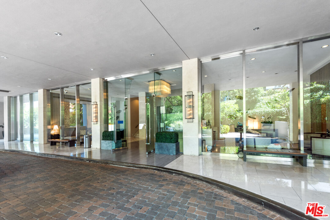 865 Comstock Ave Unit: PHD