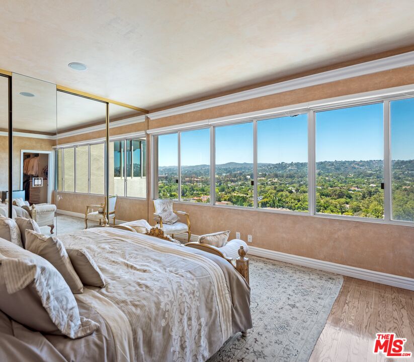 865 Comstock Ave Unit: PHD