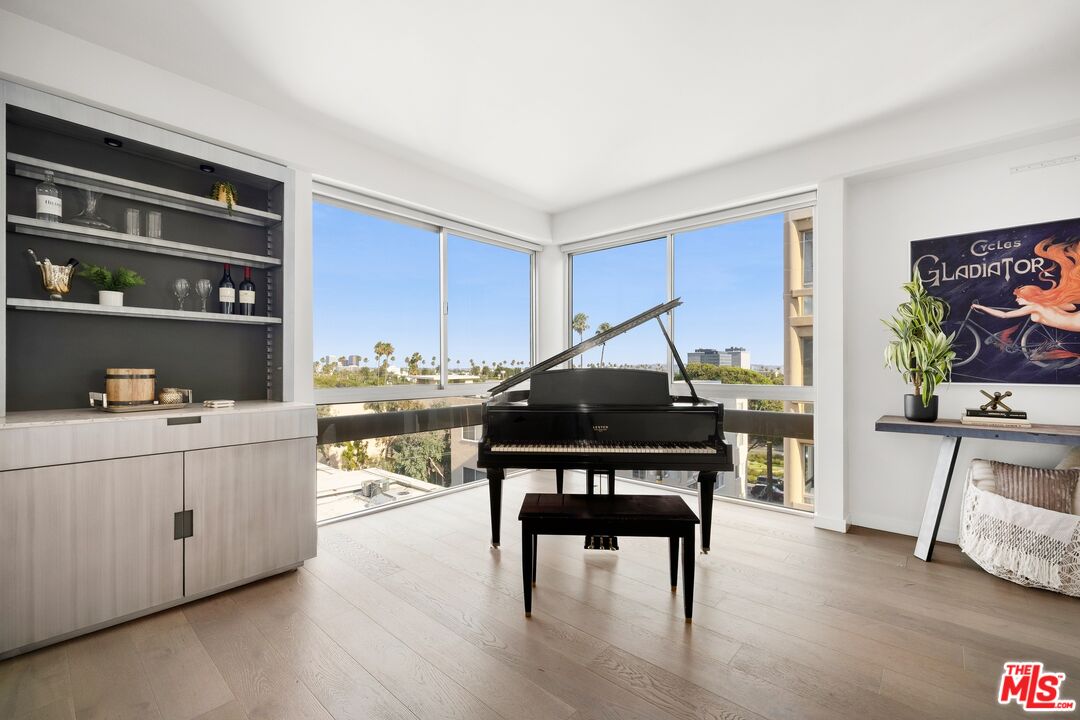 320 N Maple Dr Unit: 507
