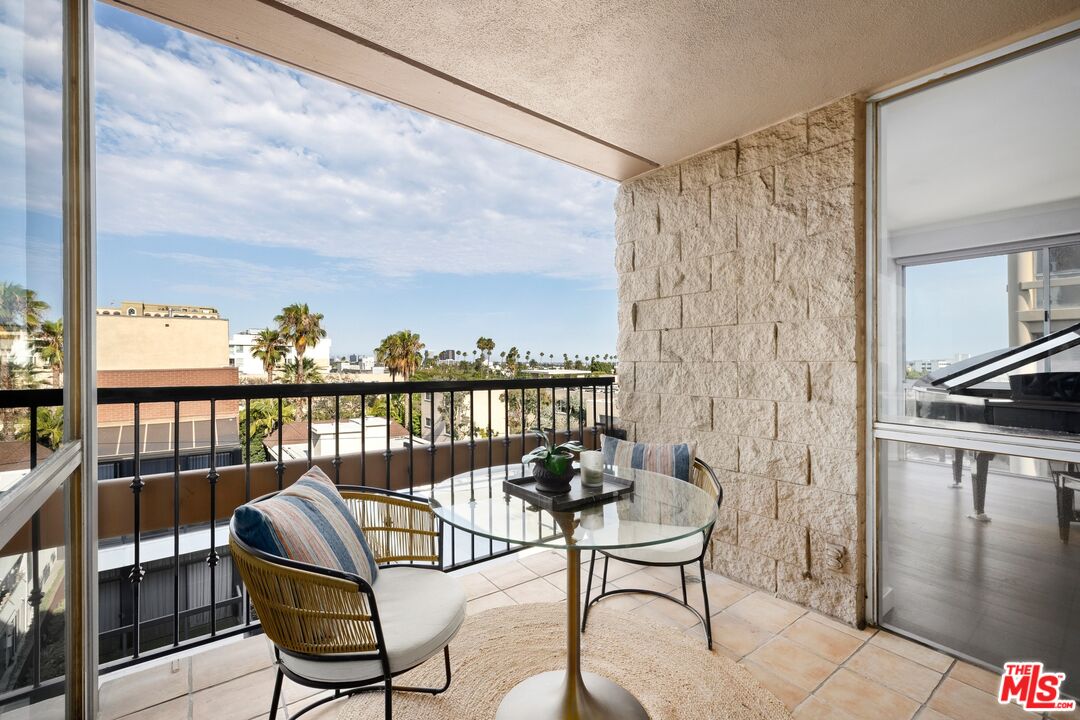 320 N Maple Dr Unit: 507