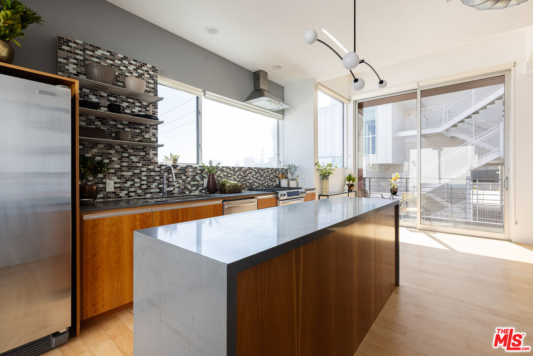 1137 Hacienda Pl Unit: 107