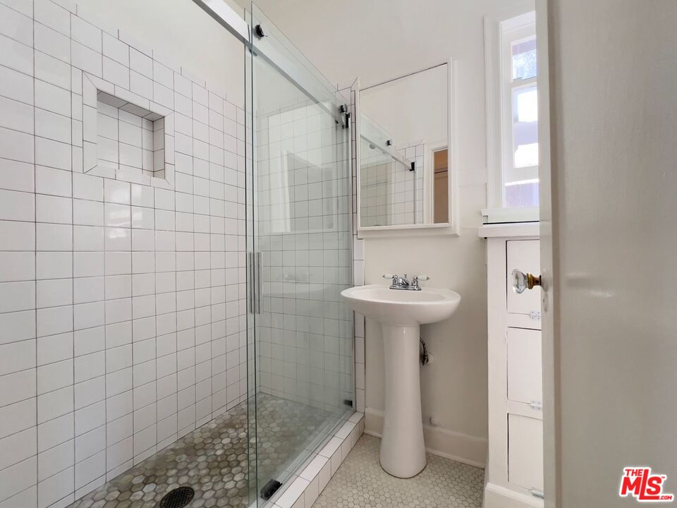 1532 Rosalia Rd Unit: 1/2