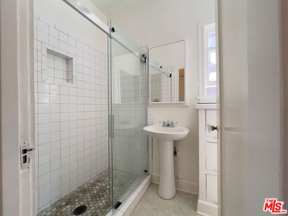 1532 Rosalia Rd Unit: 1/2