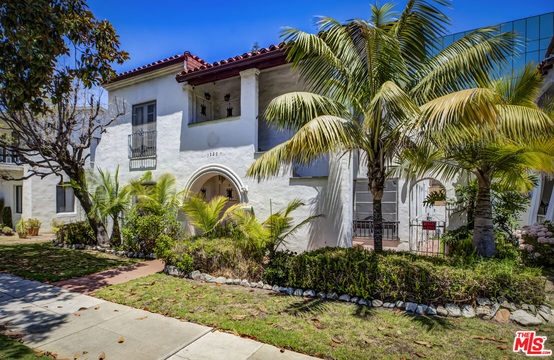 1220 Smithwood Dr