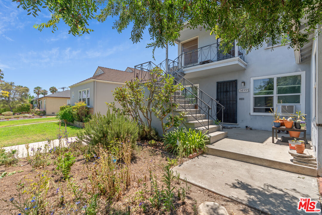 3853 Westwood Blvd