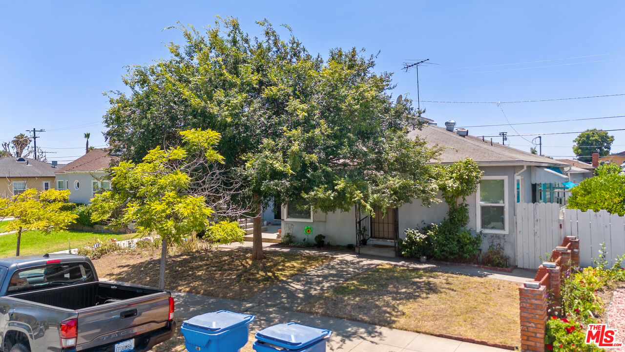 3853 Westwood Blvd